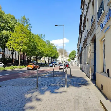 Appart'homecity - Marne 1850 Apartment