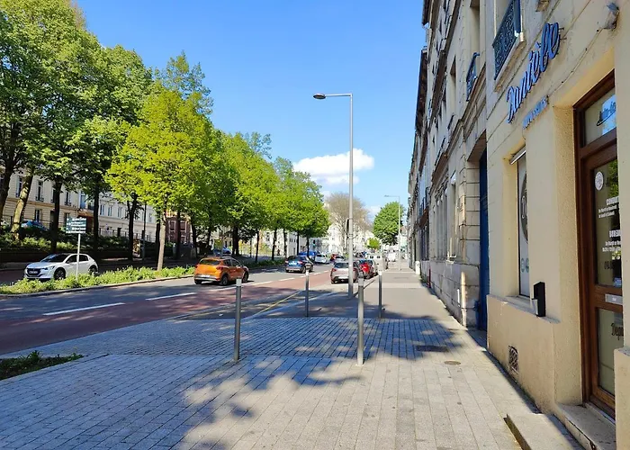 Appart'homecity - Marne 1850 Apartment